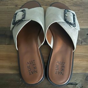 BNWOT Never worn Natrualizer Leather Sandals Slides Size 9W
